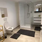 In Zentraler Lage - Nur Wenige Minuten Zum Und Stadt By Interhome Apartment *