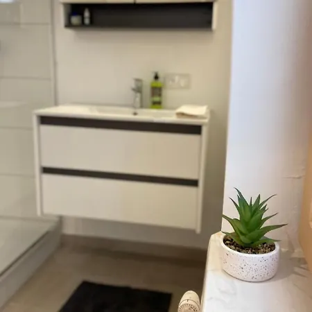 In Zentraler Lage - Nur Wenige Minuten Zum Und Stadt By Interhome Apartamento *