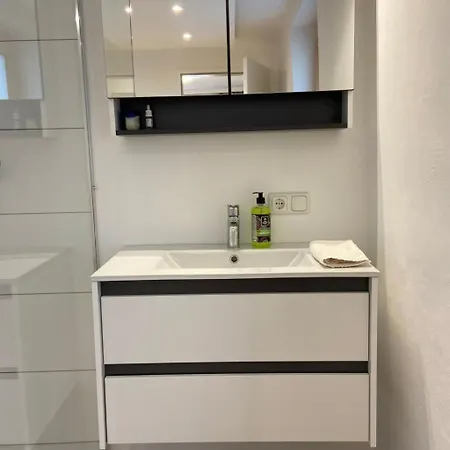 In Zentraler Lage - Nur Wenige Minuten Zum Und Stadt By Interhome * Gmunden