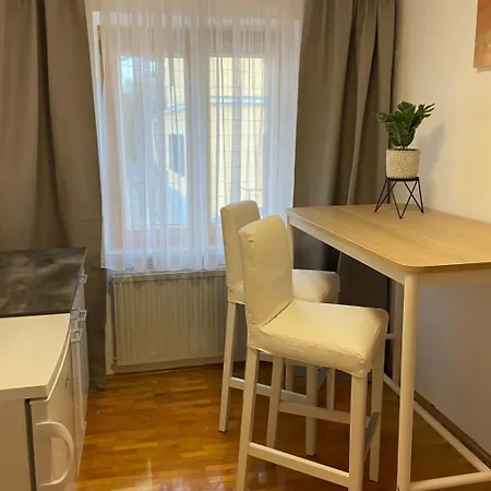 In Zentraler Lage - Nur Wenige Minuten Zum Und Stadt By Interhome *