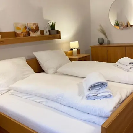Apartamento In Zentraler Lage - Nur Wenige Minuten Zum Und Stadt By Interhome *