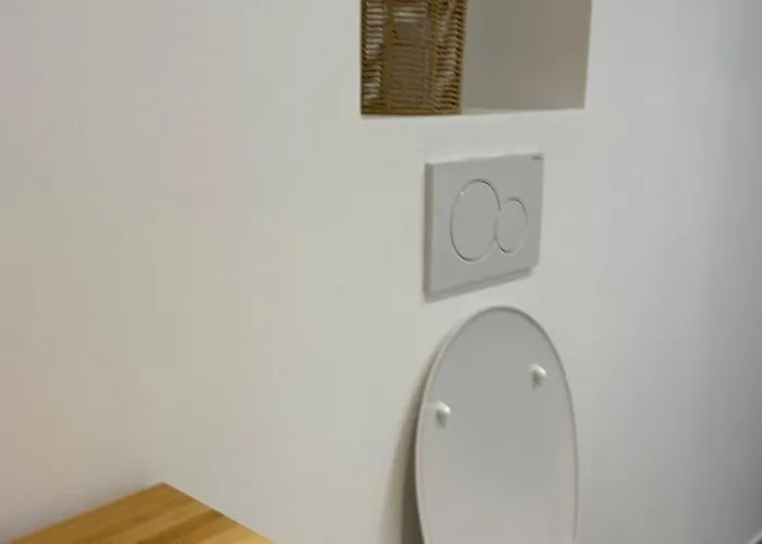 Apartment In Zentraler Lage - Nur Wenige Minuten Zum Und Stadt By Interhome Gmunden