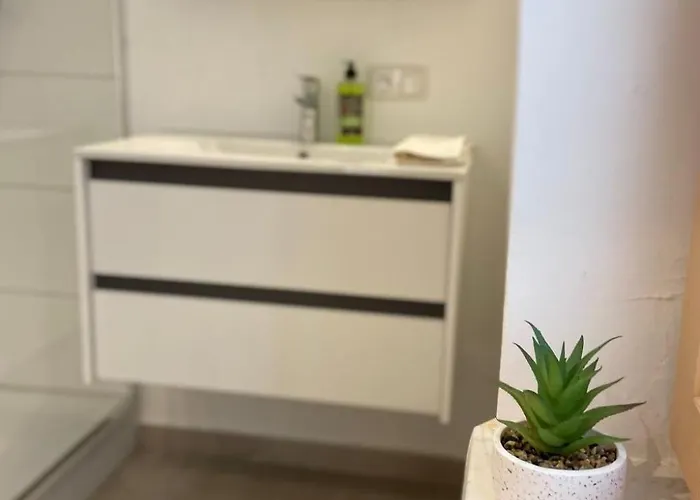 In Zentraler Lage - Nur Wenige Minuten Zum Und Stadt By Interhome Apartment *