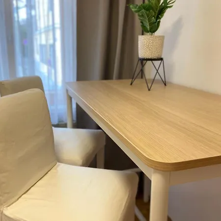 In Zentraler Lage - Nur Wenige Minuten Zum Und Stadt By Interhome Апартаменты *