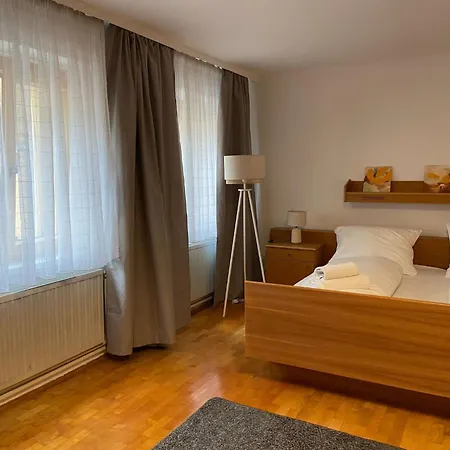 In Zentraler Lage - Nur Wenige Minuten Zum Und Stadt By Interhome * Gmunden