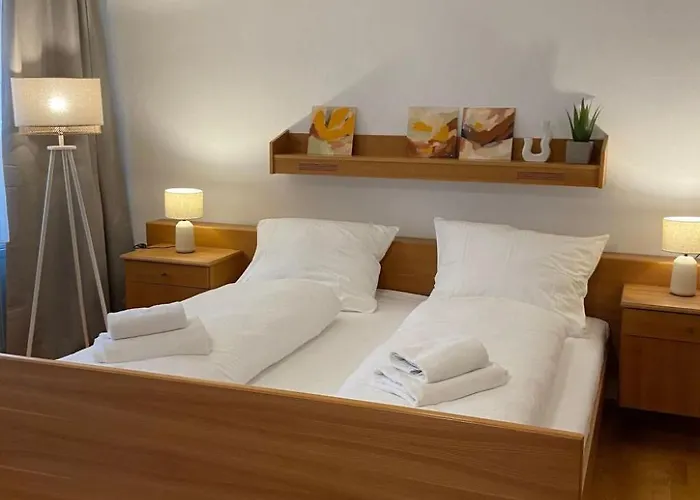 In Zentraler Lage - Nur Wenige Minuten Zum Und Stadt By Interhome *