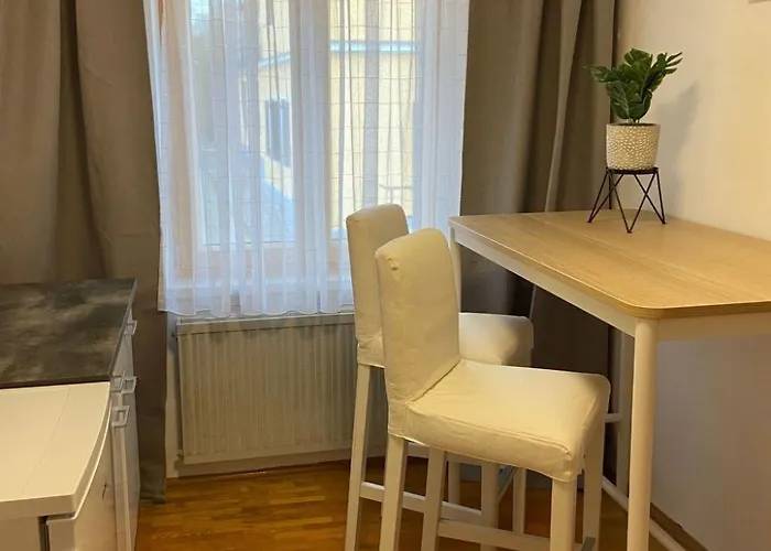 In Zentraler Lage - Nur Wenige Minuten Zum Und Stadt By Interhome *