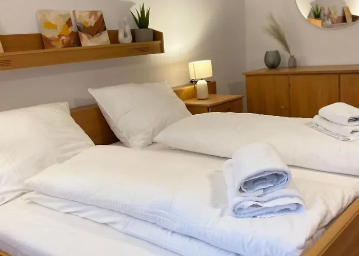 Lägenhet In Zentraler Lage - Nur Wenige Minuten Zum Und Stadt By Interhome *